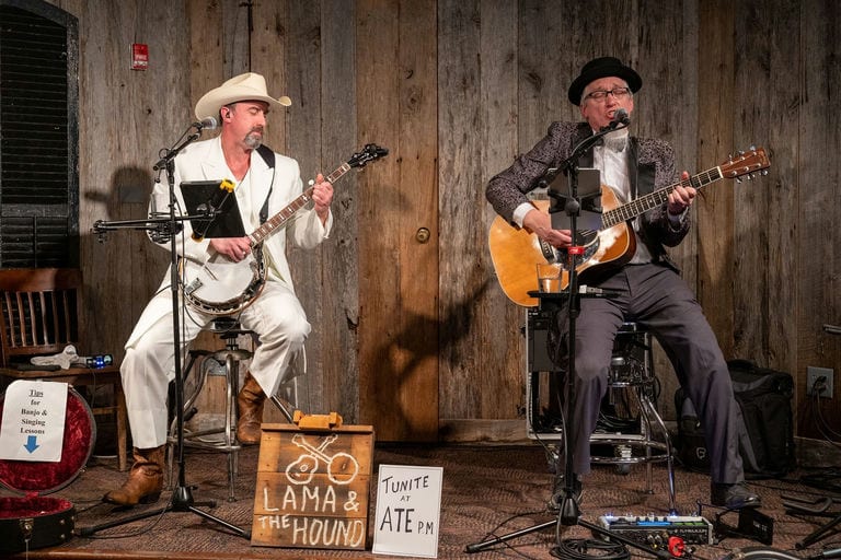 Live Music: Lama and the Hound