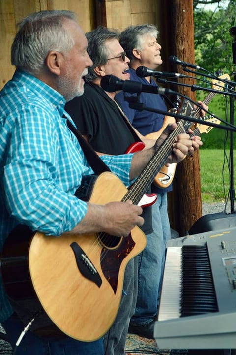 Black Friday Music In The Mountains with South Canal Street at Ducard