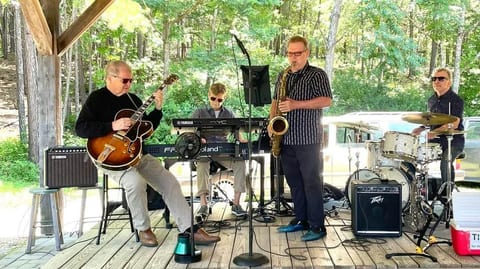 Sunday Session - The Michael Elswick Gathering at Chisholm Vineyards